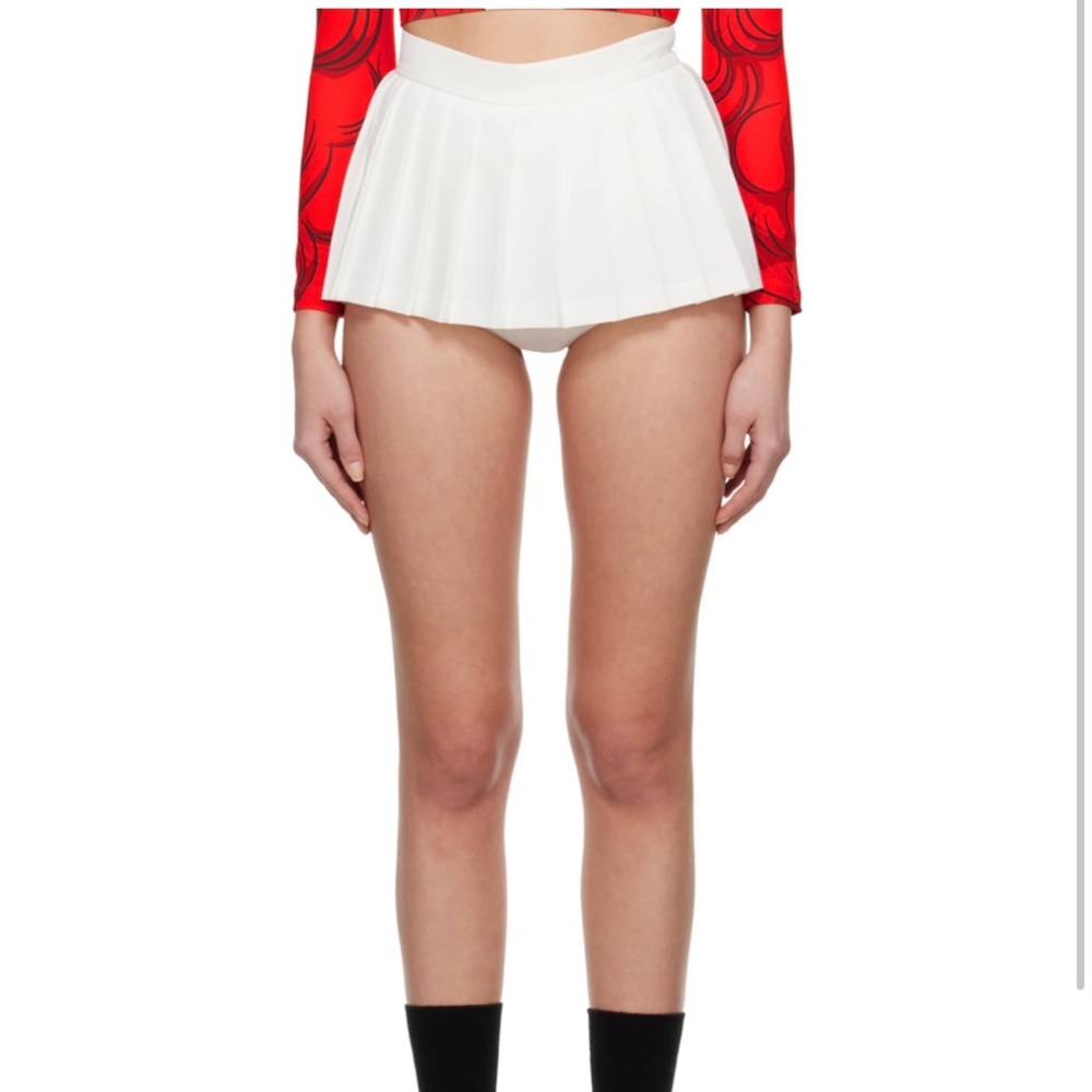 PUSHBUTTON WHITE PLEATED SKORT